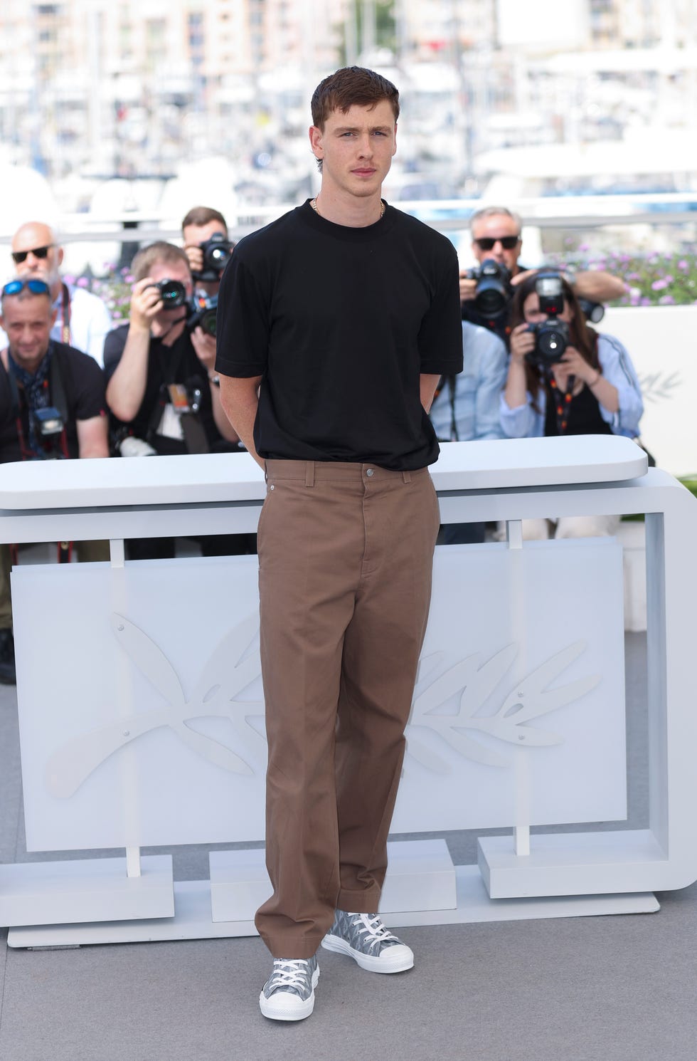 外人さんが大人っぽくオシャレに見えるのは何故？ 秘訣はドレスとカジュアルのバランスに有り！海外ファッションスナップ特集最も早くオシャレになる方法 現役メンズファッションバイヤーが伝える洋服の「知り方」Knower