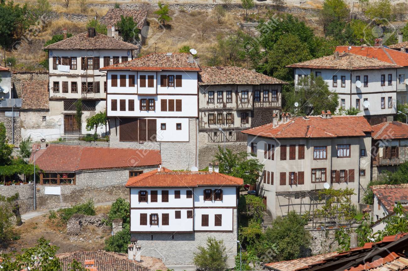 プールが家の特等席！ 豊かな自然と戯れるイスタンブールの邸宅ELLE DECORエル・デコ