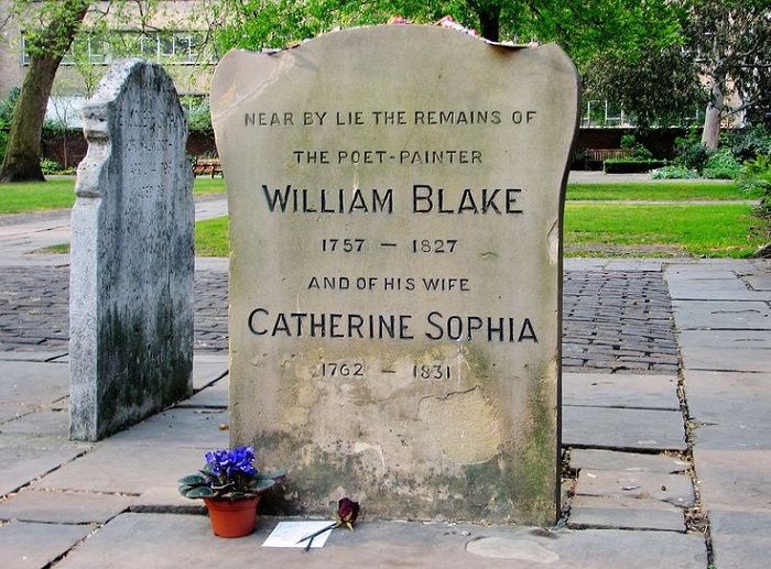 アメリカの墓地で戦死した兵士の墓の十字架 — ストック写真 © wirestock_creators582060646