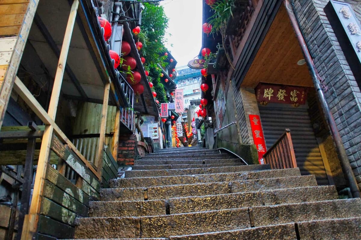 千と千尋の神隠しのモデルが伊香保温泉に！ジブリファン必見のスポットとは？らくらく湯旅