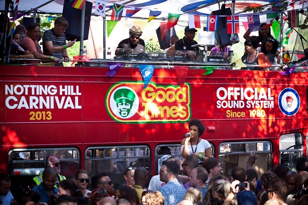 英国のノッティングヒル・カーニバル、2日目 写真44枚 国際ニュース：AFPBB News