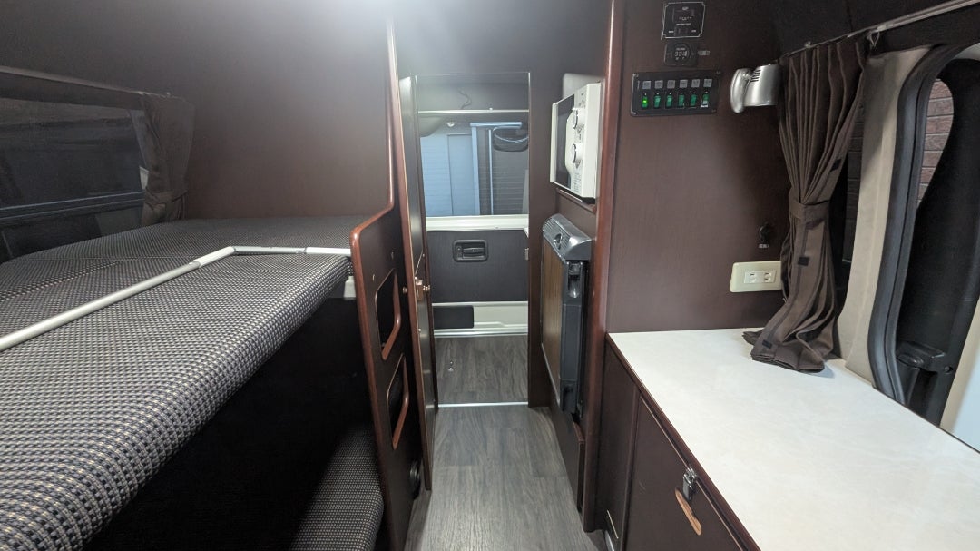 オーエムシー北斗 対座モデルAUTO CAMPER オートキャンパー