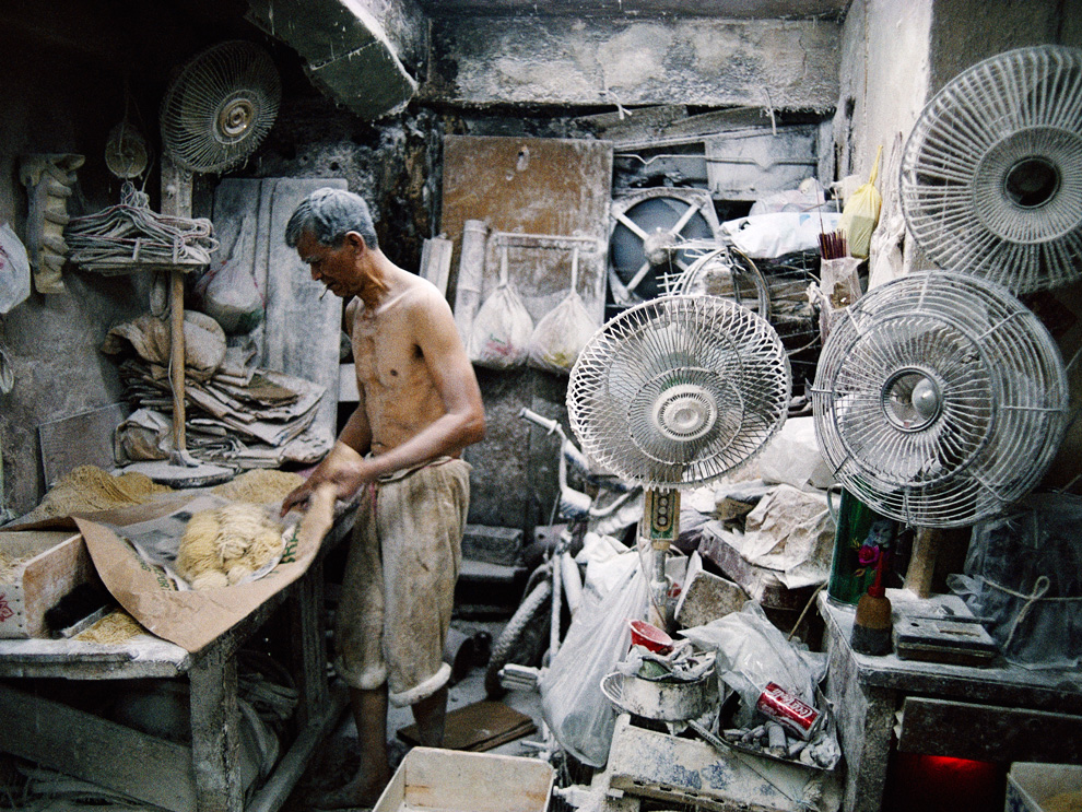 香港の魔窟・九龍城砦に住んだ日本人 アヘン密売、老いた売春婦、違法賭博 無法地帯の“ヤバい実態”とは「でも医療は充実、“ブラックジャック”がいっぱいいた」NEWSポストセブン- Part