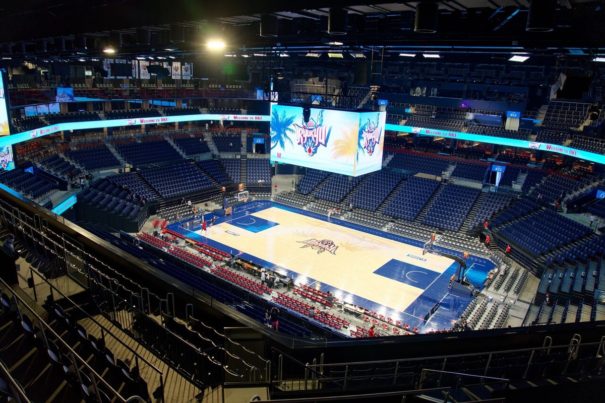 本格エンタメアリーナが沖縄で完成、可動式メガビジョンで国内初の常設4Dリプレイも日経クロステック xTECH