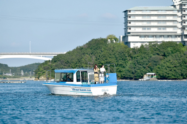 英虞湾に停泊する賢島遊覧船エスパーニャクルーズと乗船者と空と雲 10261037845 の写真・イラスト素材アマナイメージズ