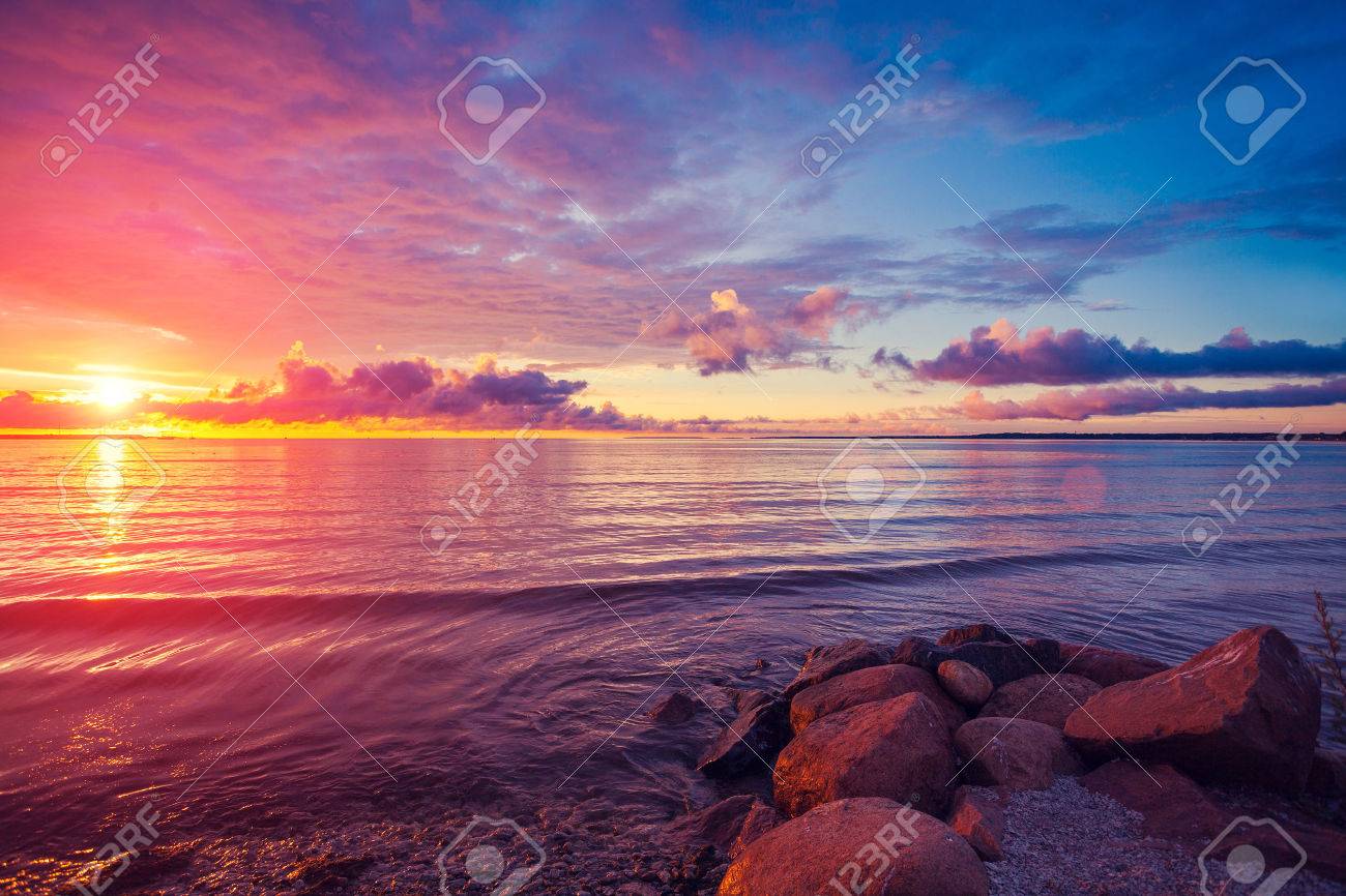 日本海の朝日 若狭湾 福井の風景JAPAN WEB