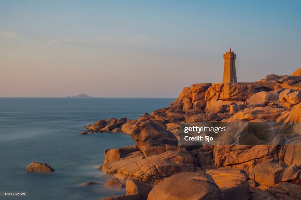 特集：「海のヴェルサイユ」コルドゥアンの灯台へ。 その１- OVNI オヴニー・パリの新聞