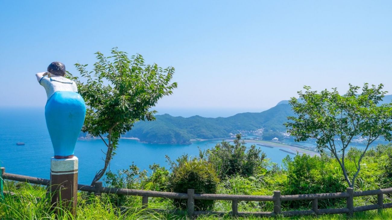 南海展望公園🌊 長い階段を登った先にあるのは絶景展望台！ 展望台から一望できる景色が最高🤩 見晴らしも良くパノラマ景色が楽しめる絶景スポット✨プリケツさんも海眺めてます👀