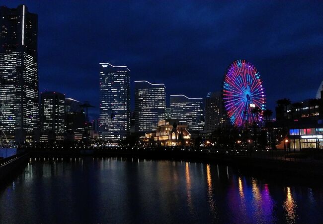 万国橋から見たみなとみらいの夜景の写真・画像素材-Snapmart スナップマート