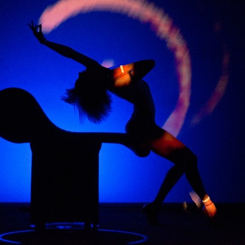 パリ クレイジーホース キャバレーショーチケット