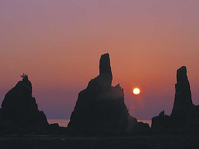 橋杭岩 -和歌山県 の詳細情報ことりっぷ