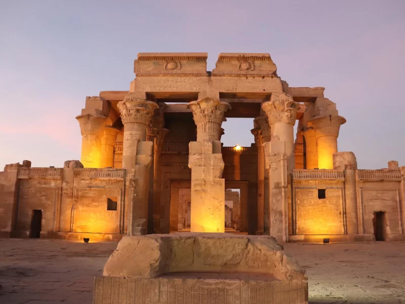 エジプト・アスワン アブ・シンベル神殿 混載ツアー