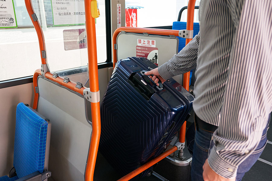 高速バスでのキャリーケースの入れ方と注意点