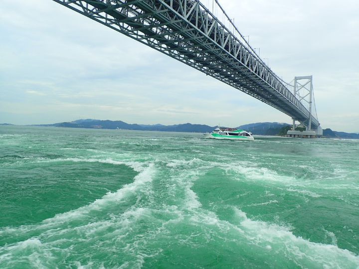 今日の渦潮 干潮・中潮 １０:３０am撮影 今週は,、大渦を見られる可能性大です。海上散歩で気分爽快！