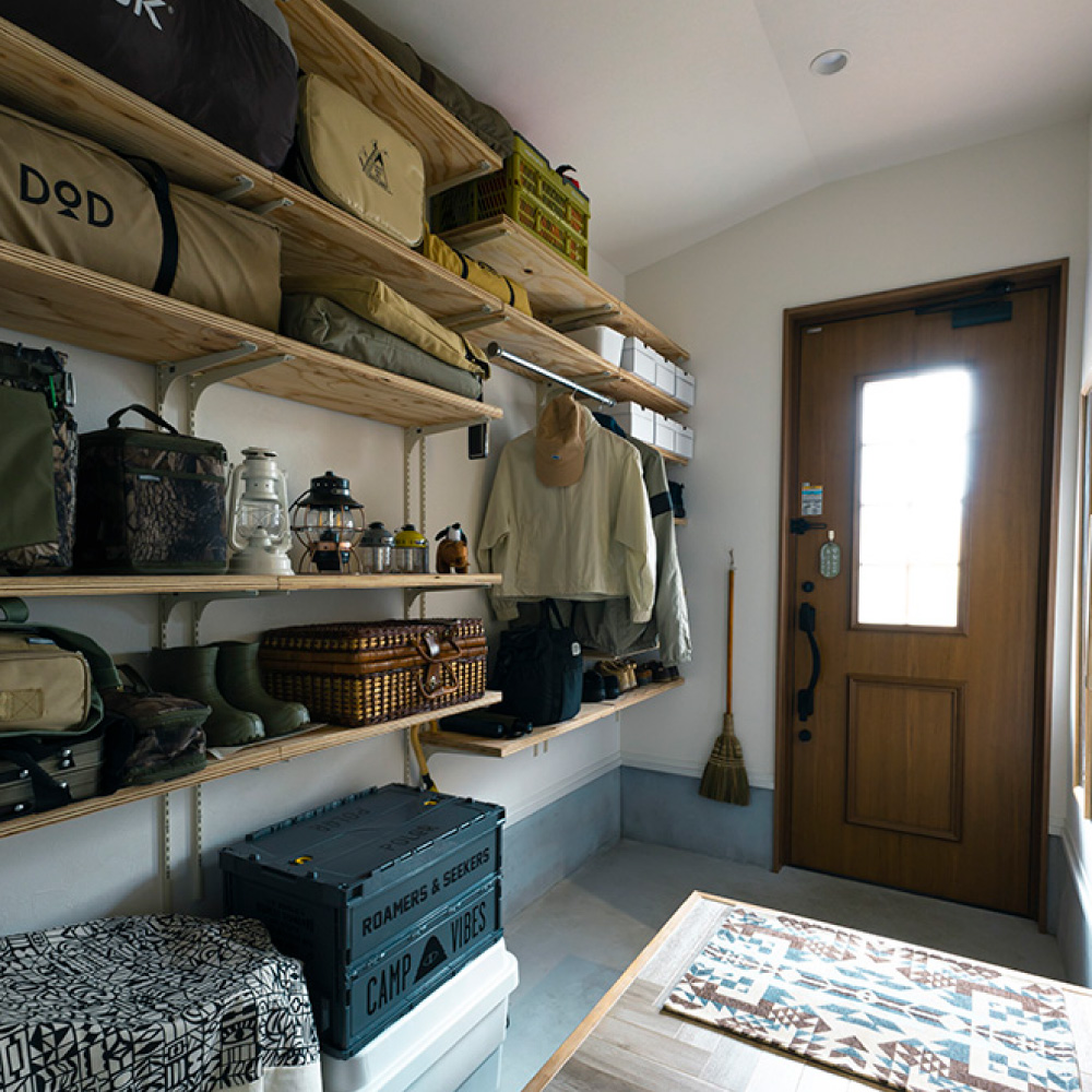 収納棚をDIYして気分の上がるキャンプ部屋に大改造！有孔ボード＆支柱レール仕様Possibility.Laboポジラボ＊北海道キャンプブログ