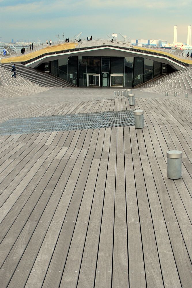 横浜港大さん橋国際客船ターミナルクルーズ客船やイベントも楽しめる横浜観光にも人気のスポット