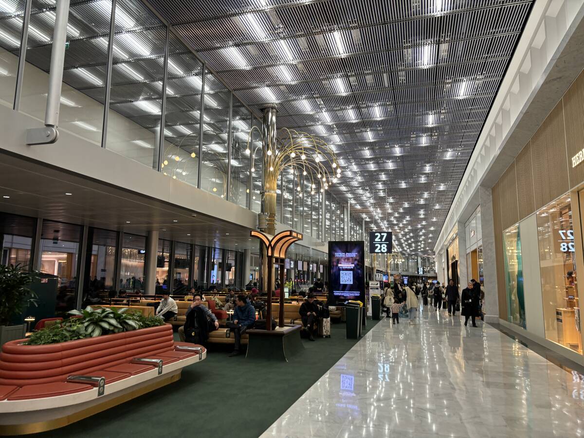 パリ シャルル・ド・ゴール空港からのアクセスは RER B線で北駅へ。絶対安全とは言えないけど、快速だったら危険な感じはしないかな。