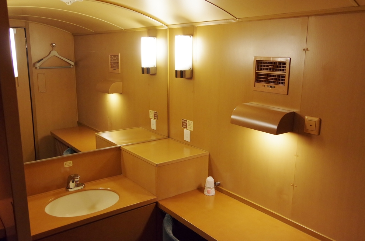 ほどちゃんの写真館 - サンライズ出雲・瀬戸：ノビノビ座席の通路