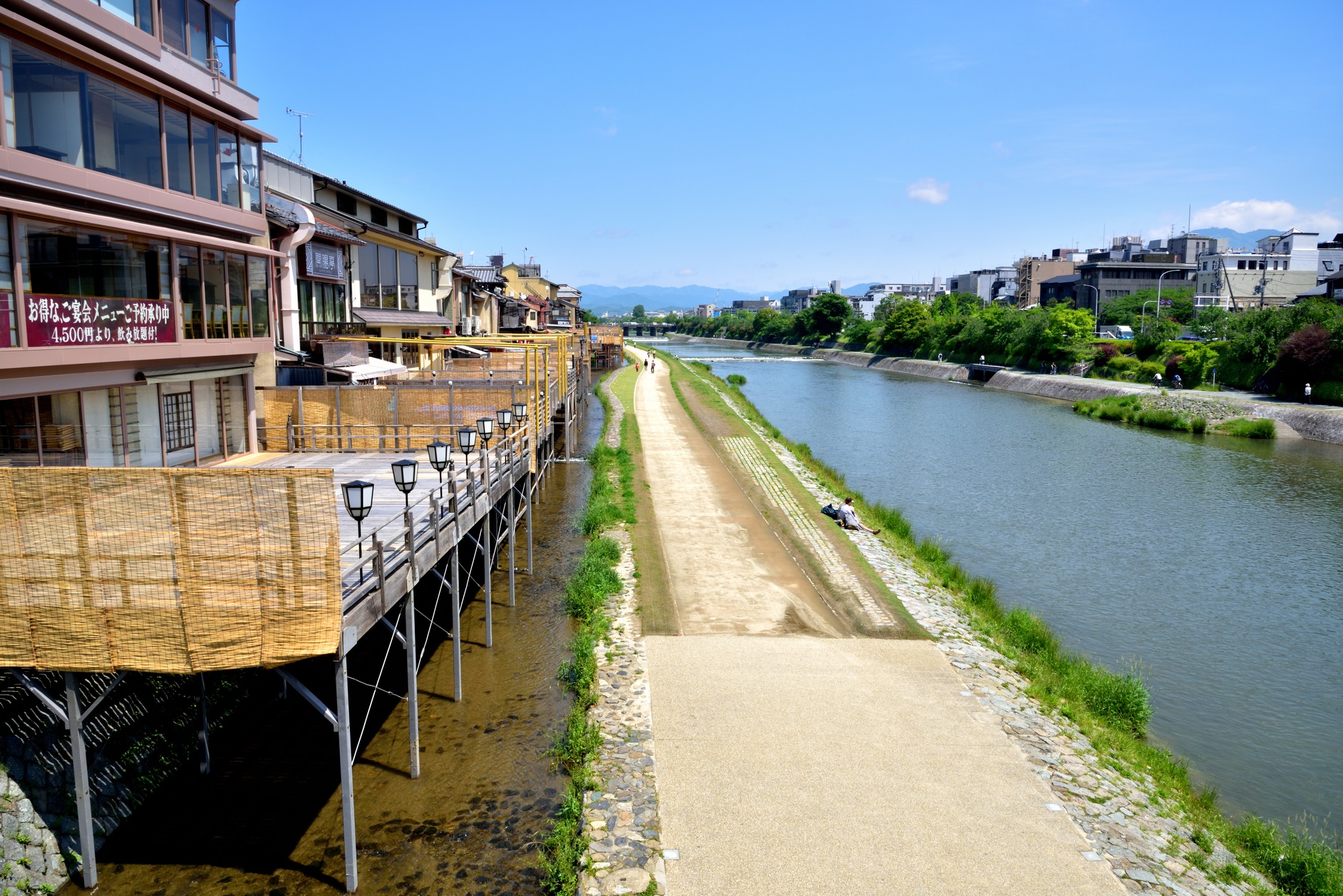 京都 2021年の鴨川の川床は10月末まで延長！「眺河 先斗町 華」で京料理を楽しもうるるぶ&more