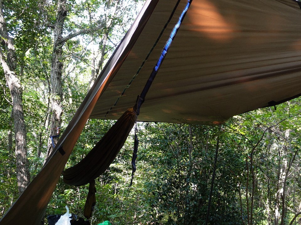 ハンモック泊あるある？ハンモック初心者が実際にやって分かるメリット、デメリット – キャンプクエスト