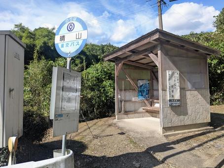 バスは田舎道の停留所に止まります 背景JPG 無料ダウンロード