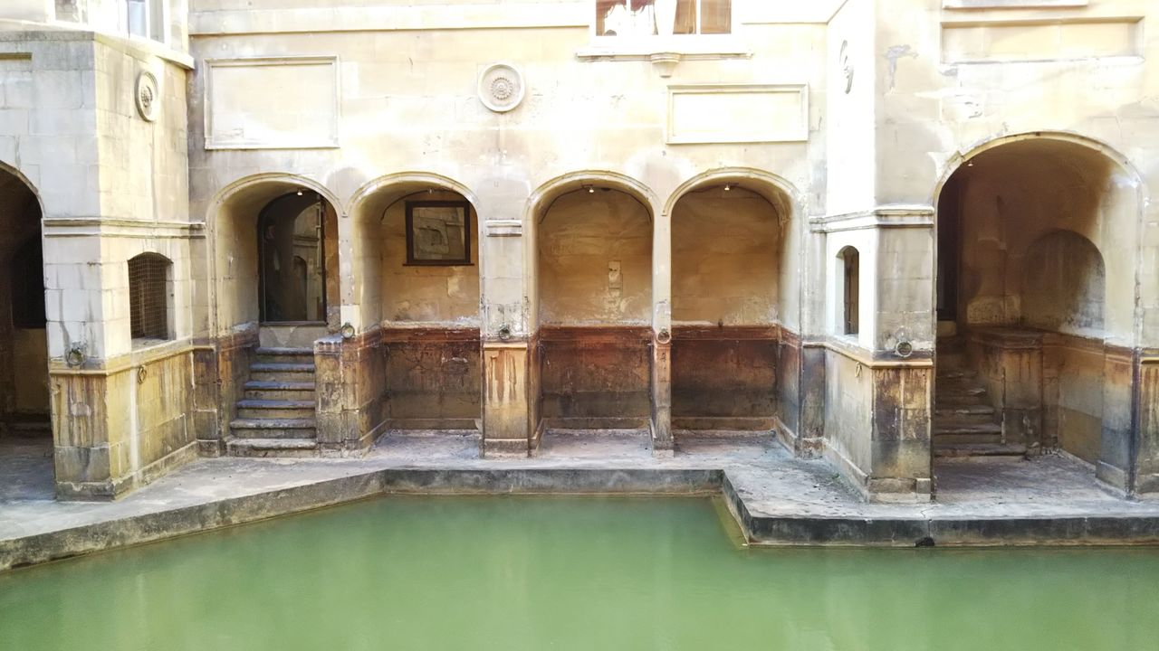 世界遺産 古代ローマ時代の公衆浴場跡「ローマン・バス」イギリス🇬🇧 テムズの畔で𝐋𝐢𝐟𝐞 𝐁𝐲