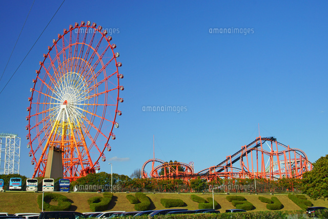 上空からのグリーンランド南部。雪をまとった山々の間を氷河が流れる＝６月３０日、中山由美撮影 - フォトギャラリー 19 27-