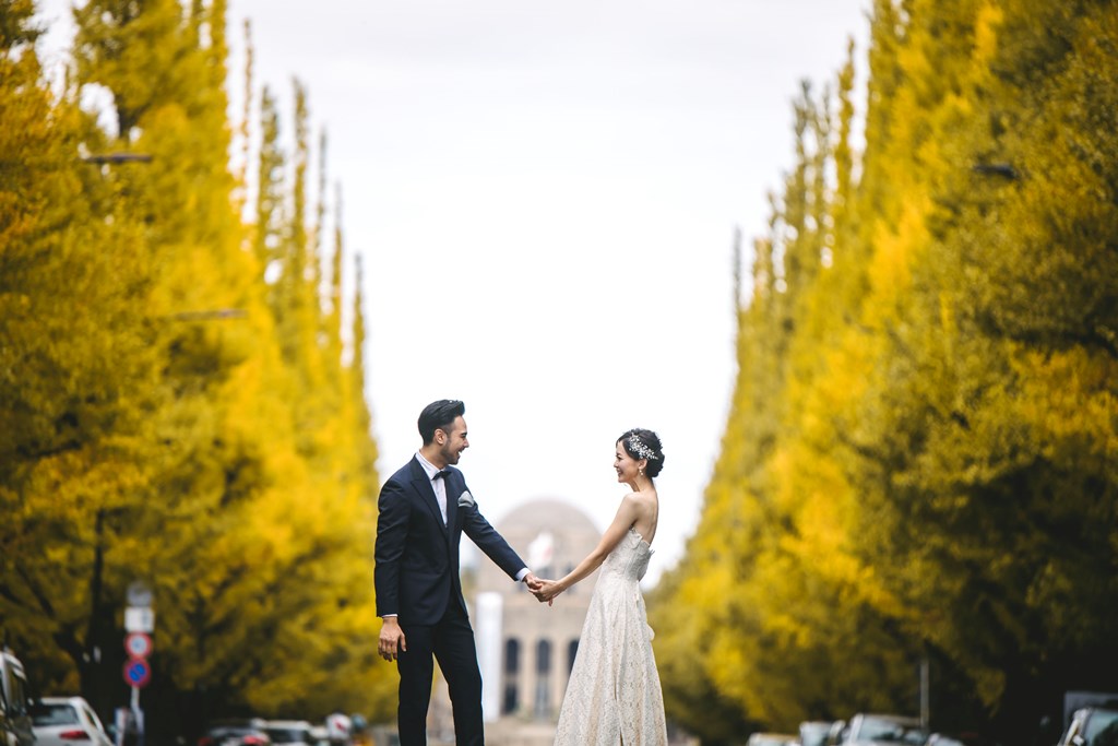 外苑前銀杏並木で撮るウェディング写真。東京表参道の結婚写真専門スタジオウェディングアベニュ