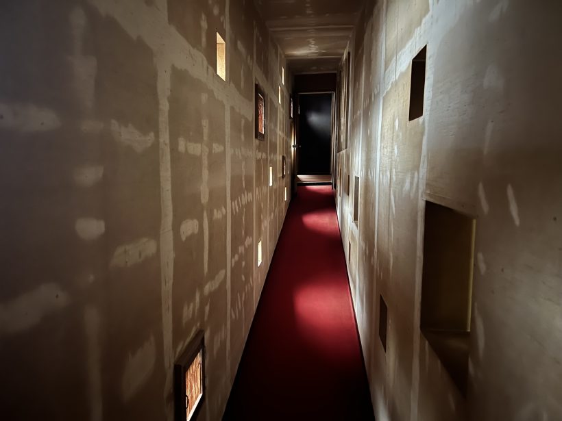 異端の建築家・渡邊洋治の最晩年の傑作「斜めの家」に泊まって学ぶガイド付き内覧会 -casa