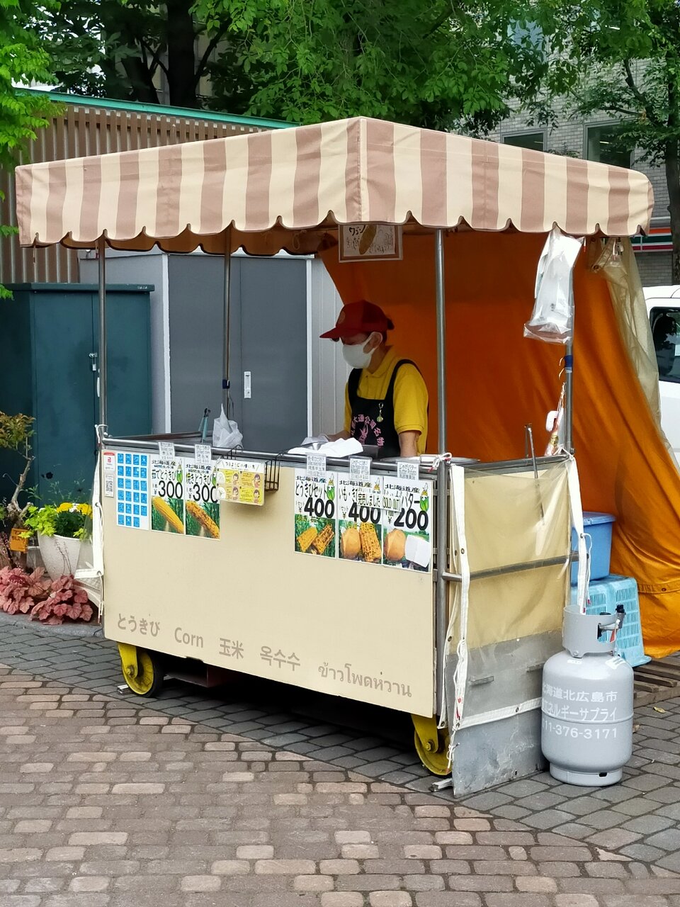 大通公園 とうきびワゴン とうきび300円の日1m71