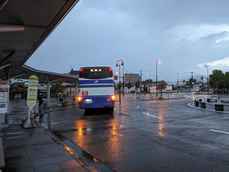 紅葉の飯豊連峰 2泊3日の女子山旅 ルートガイドPEAKS