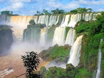 神秘的で壮大なジャングル、アマゾン, リアルジャングルクルーズです。, そして、そのアマゾン近くに住むボラ族の皆さんに,