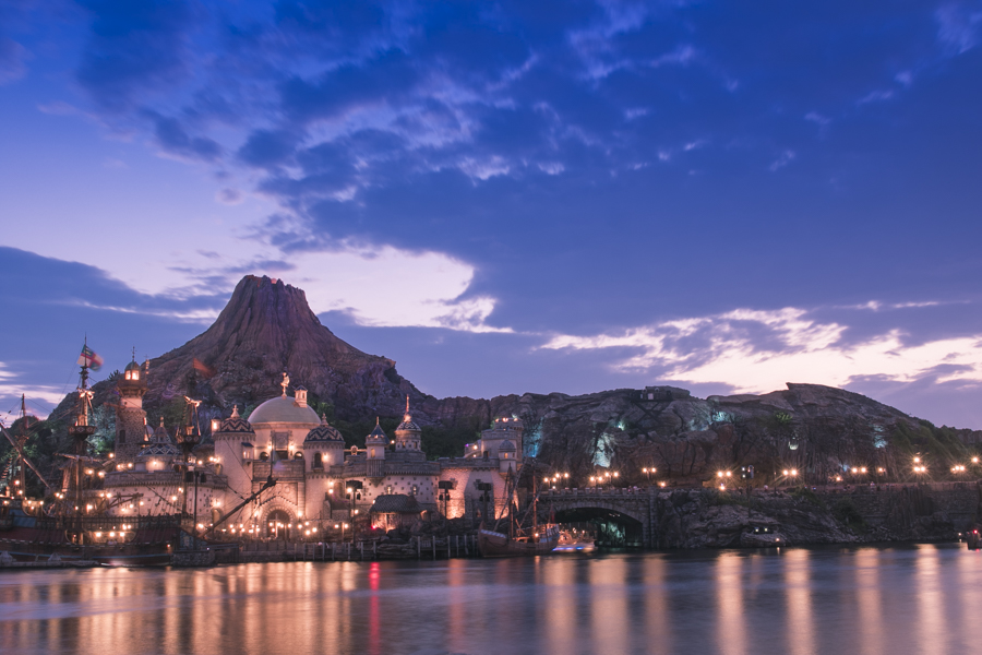 １年で一番ロマンティック！「東京ディズニーシーの夜景」5選るるぶ&more