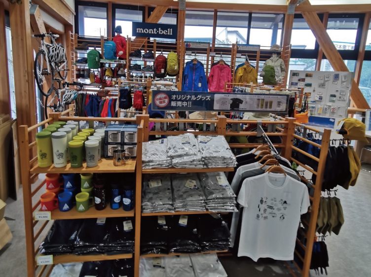 モンベルの人気ジャケットおすすめ16選！要チェックの定番アイテムCAMP HACK キャンプハック