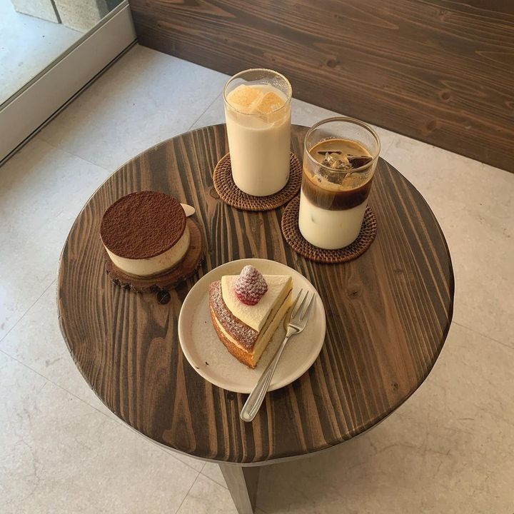 梅田で人気のおしゃれカフェ16選！ インスタ映えスイーツから落ち着く隠れ家カフェまで。ゆっくり話せるお店や、こだわりフードも堪能！るるぶ&more