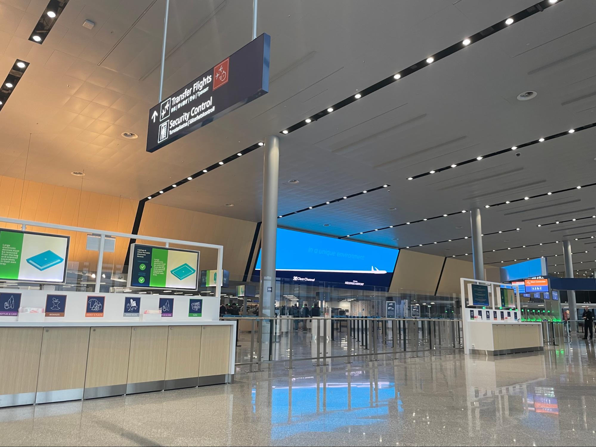 ヘルシンキ経由でイタリアへ。ヘルシンキ空港トランジットフィンランドヨーロッパ旅行海外出張北欧時間空港時間