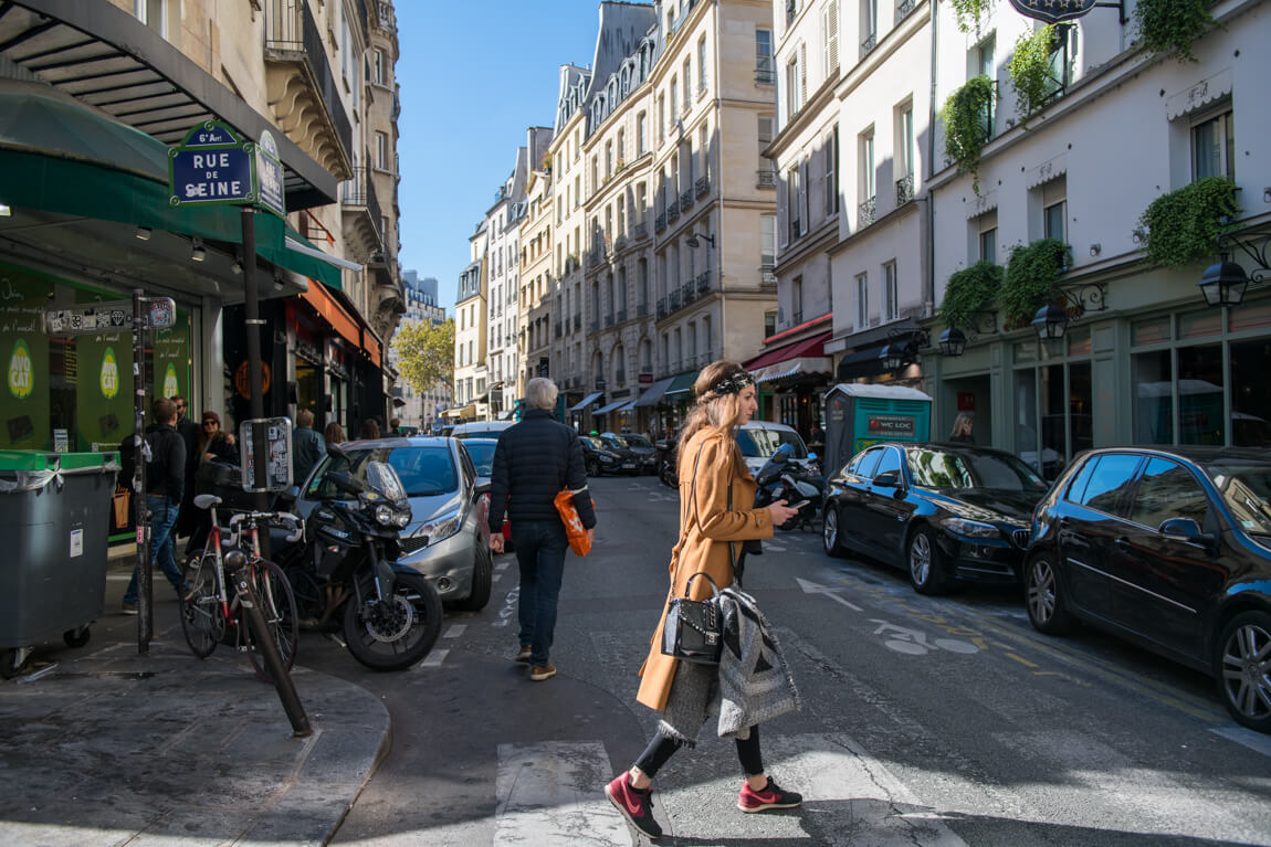 気温が高めの秋の日は羽織ものや秋らしいカラーが人気！ パリジェンヌの一週間コーデ特集ファッションFUDGE.jp