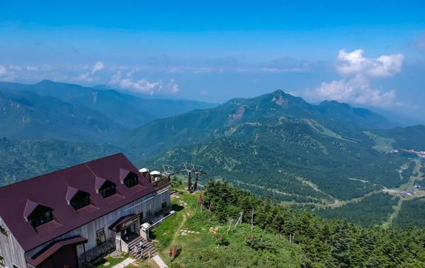 志賀高原 横手山2307満天ビューテラスまさに天空のバルコニー！非日常を体感できるパノラマ絶景をあなたにも