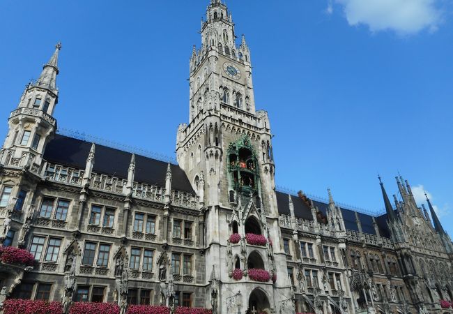 ドイツ ヒルデスハイムの中央市場広場の歴史的建造物 -