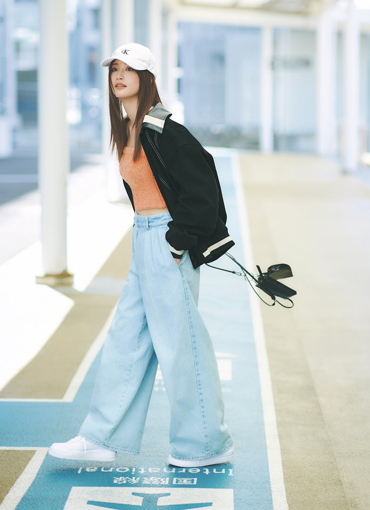 PHOTO BLACKPINK ジェニー、ファッションウィークに参加するためパリに出国“可愛らしい笑顔”