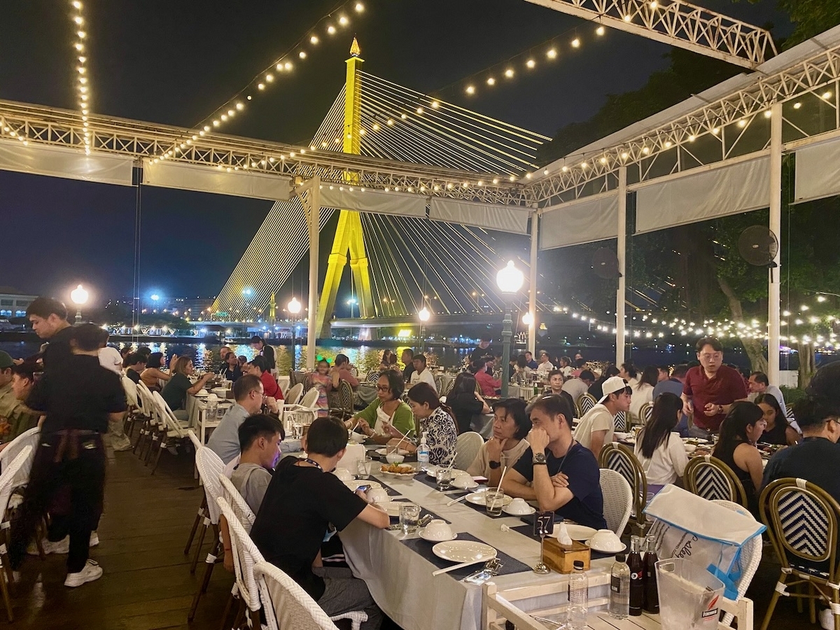 タイ 「ザ・デッキ」暁の寺が見えるレストラン バンコク名鉄観光・旅pad 世界の旅・日本の旅ブログ・海外旅行・国内旅行に関する情報をお届けします