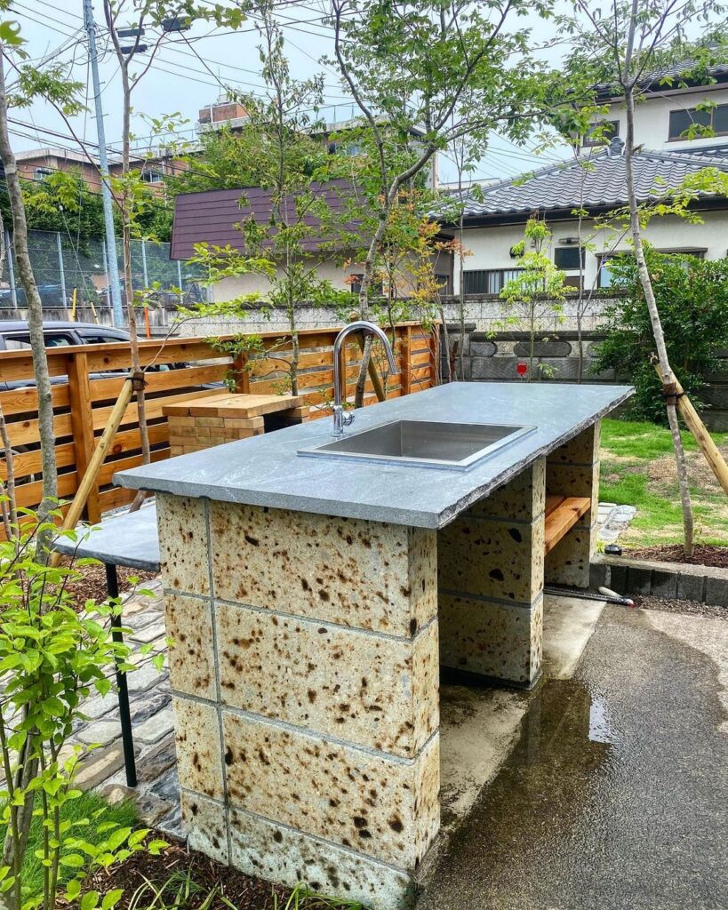 一軒家の庭でバーベキュー！目隠し設置で空スペースが大変身する6つの方法 - エクステリアのある暮らしブログ