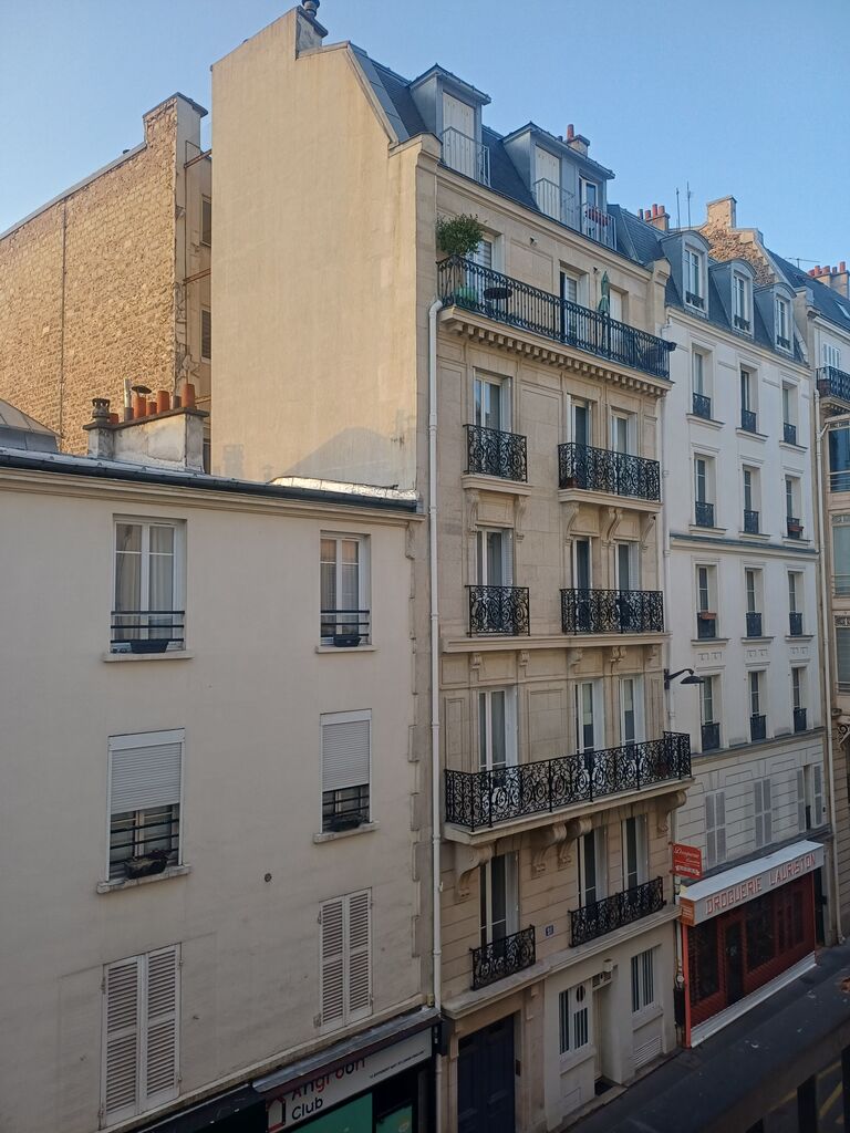 Amazon.co.jp: フランスふらふら一人旅 パリ・アパルトマン生活編 eBook :