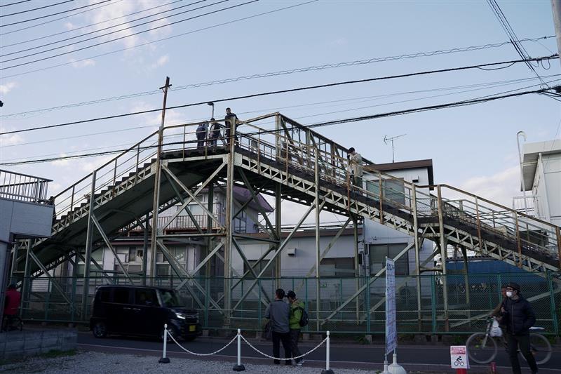 三鷹市 作家・太宰治も愛した景色。現在撤去工事が行われている「三鷹跨線 こせん 人道橋」の様子をお伝えします。号外NET 三鷹市