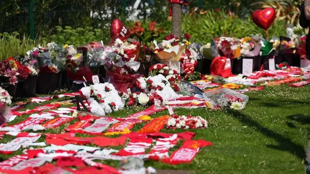 ポルトガルはスペインとの試合の後、ディオゴ・ジョタを称える横断幕を出しました ❤️