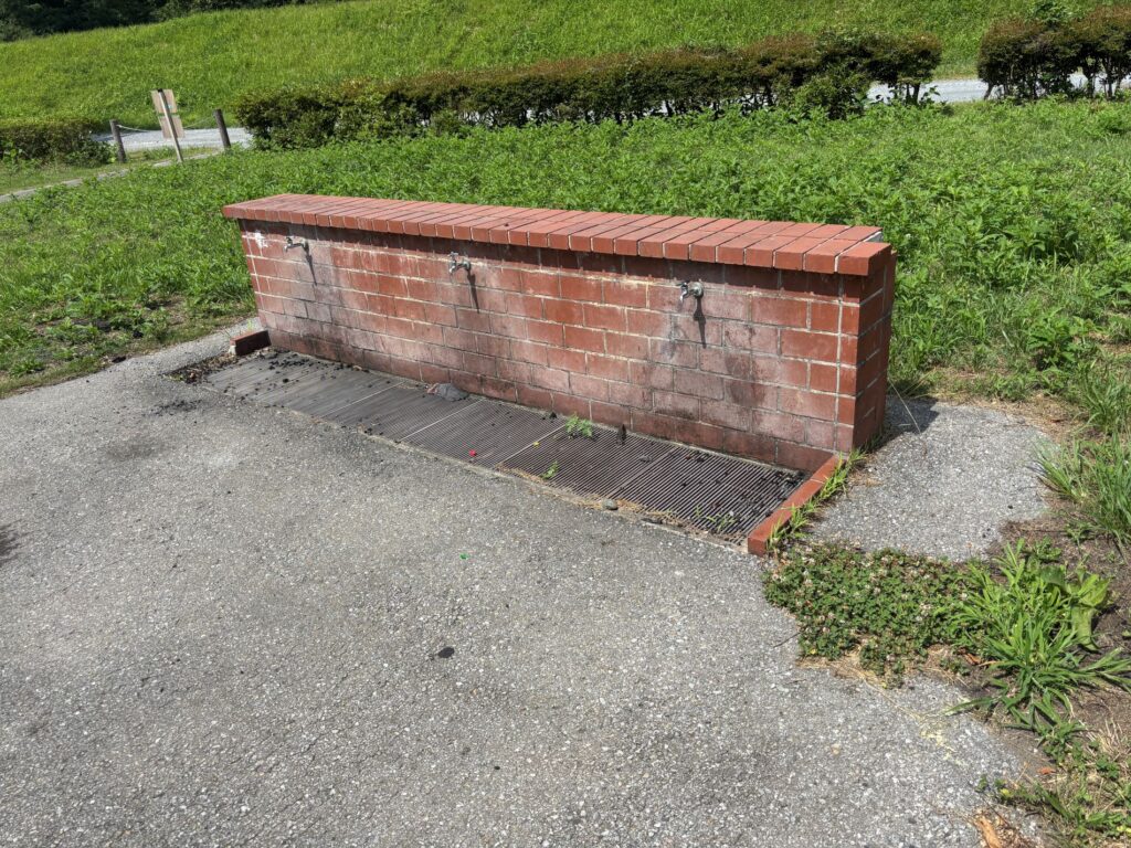 鬼怒川河川敷無料BBQ場「鬼怒川緑地運動公園バーベキュー広場」キャンプするコスプレイヤ