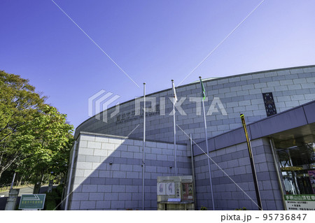 兵庫県姫路市の太平洋戦全国戦災都市空爆死没者慰霊塔 - 播磨の山々