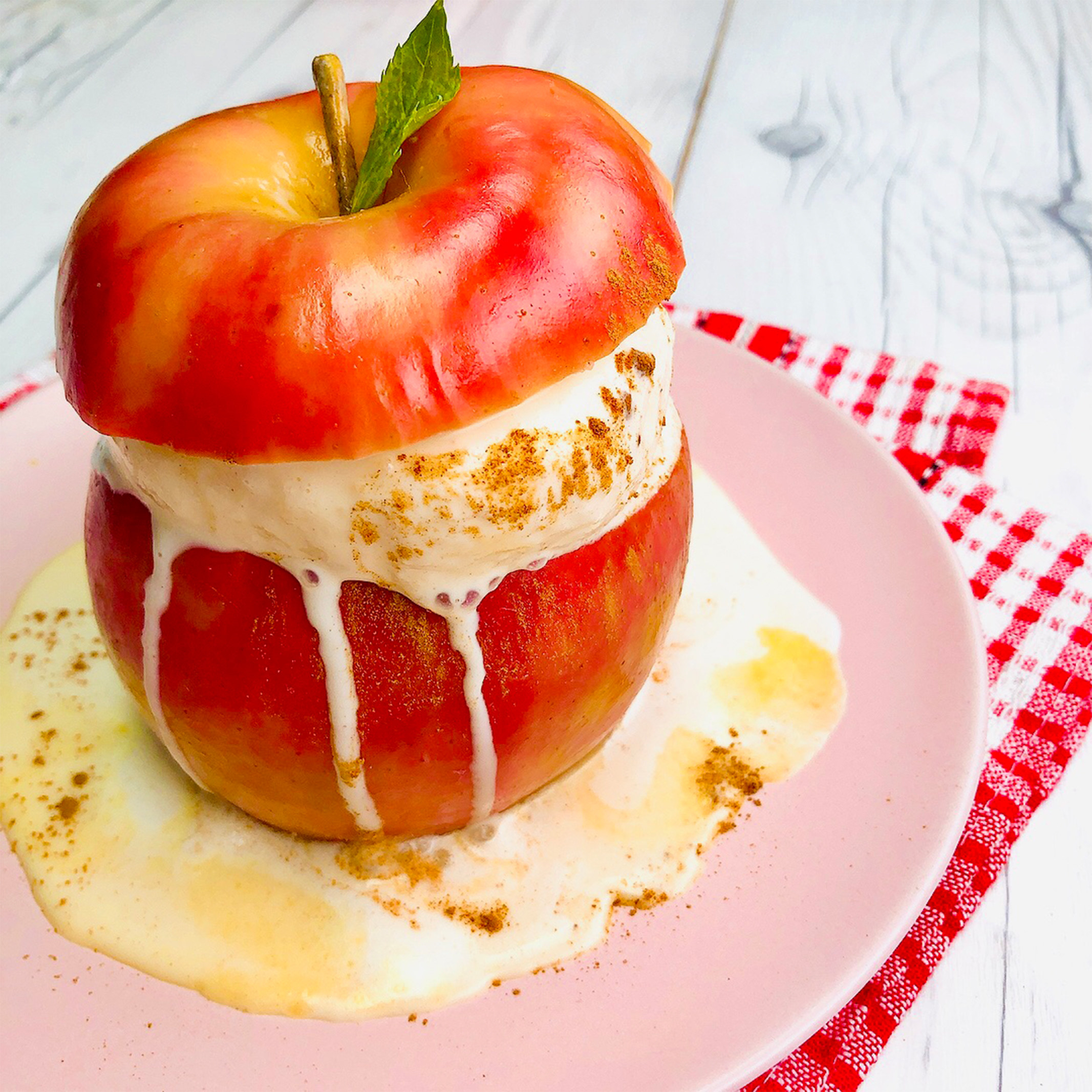 丸ごと焼きりんごのチーズケーキキャンプ・バーベキュー料理のレシピ集アウトドアお役立ち情報