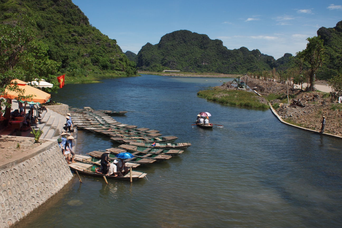 ホアルー遺跡 + チャンアン日帰り観光ツアー ハローアクティビティ