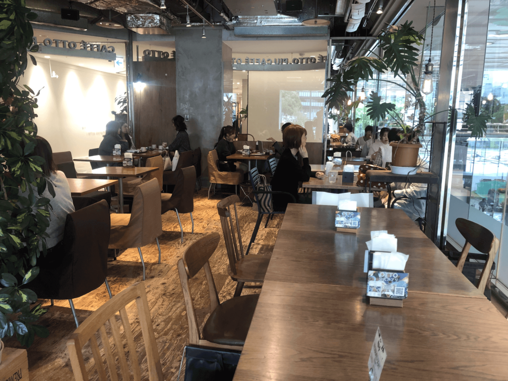 学割のお知らせ大学生の皆さんはもうすぐ中間テストや期末テストの準備を始める頃ではないでしょうか？ 集中して勉強したいけどカフェ は混んでるし家ではなかなか勉強がはかどらない。 そんな学生さんを応援したい！ この機会に文喫を知ってもらいたい！